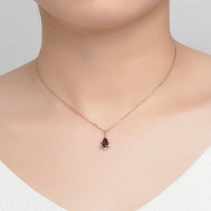 Drop-shaped gemstone necklace