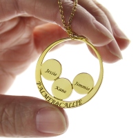 Mothers Family Name Pendant In Gold