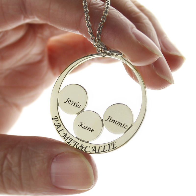 Personalized Family Name Pendant For Mom Silver