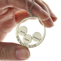Personalized Family Name Pendant For Mom Silver