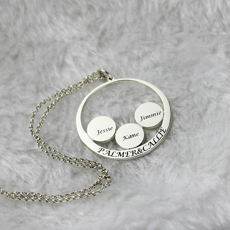 Personalized Family Name Pendant For Mom Silver